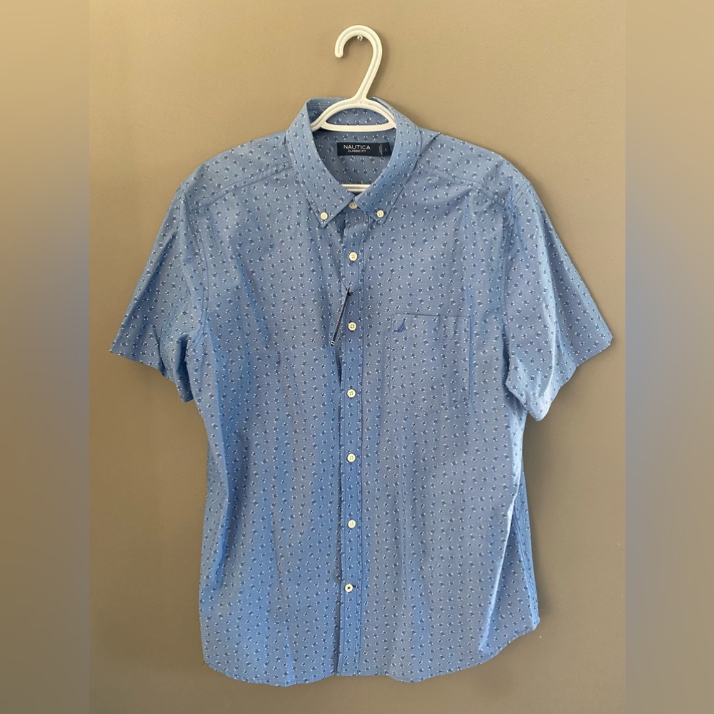 Mens Nautica Short Sleeve Dress Shirt. Never worn.